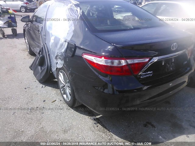 4T1BF1FKXHU681967 - 2017 TOYOTA CAMRY LE/XLE/SE/XSE BLACK photo 3