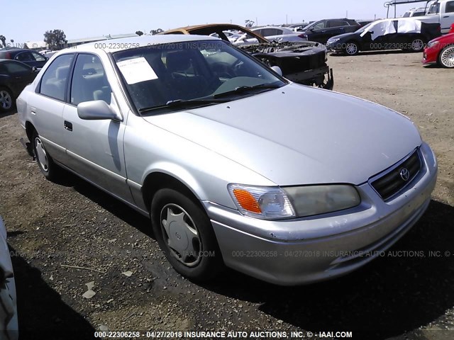 4T1BG22K8YU666800 - 2000 TOYOTA CAMRY CE/LE/XLE 银色 照片 1