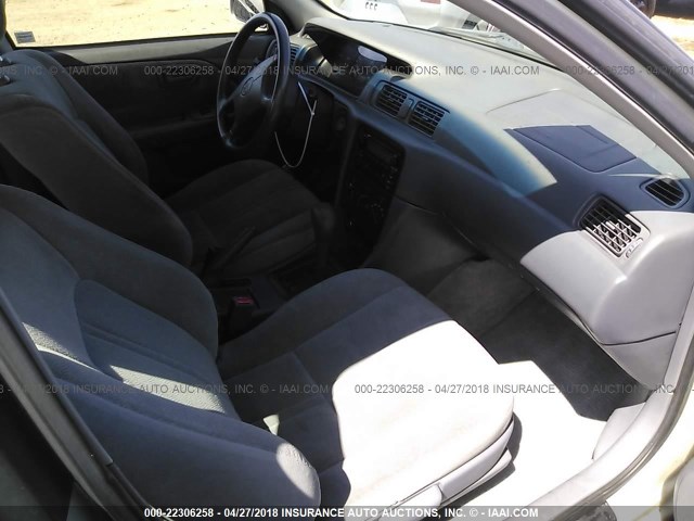 4T1BG22K8YU666800 - 2000 TOYOTA CAMRY CE/LE/XLE 银色 照片 5