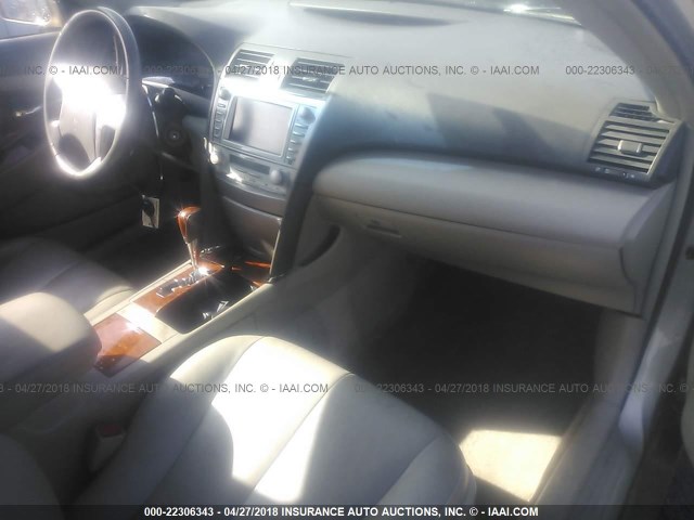 4T1BE46K29U275350 - 2009 TOYOTA CAMRY SE/LE/XLE GOLD photo 5