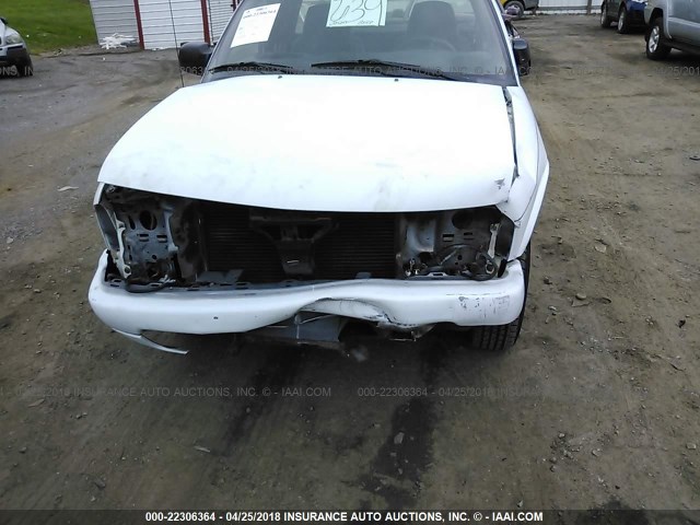 1GCCS19W418203433 - 2001 CHEVROLET S TRUCK S10 WHITE photo 6