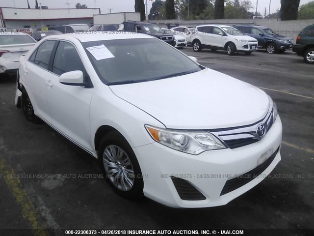 4T4BF1FK8CR264989 - 2012 TOYOTA CAMRY SE/LE/XLE 白色 照片 1