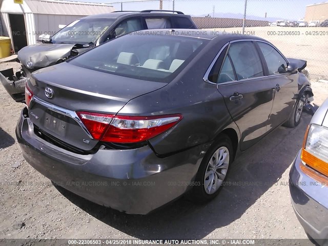 4T1BF1FK0HU766770 - 2017 TOYOTA CAMRY LE/XLE/SE/XSE GRAY photo 4