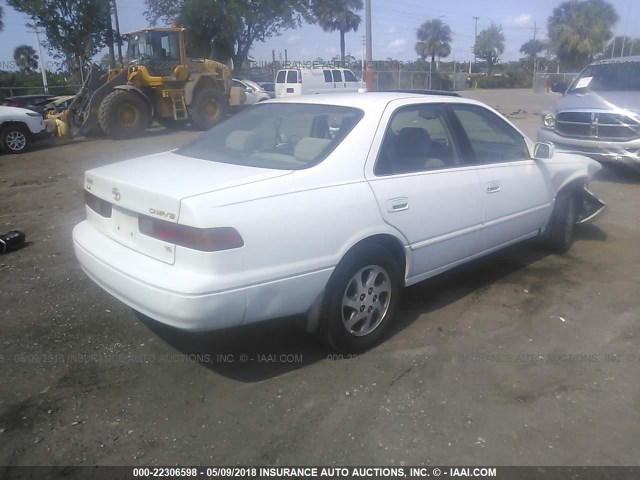 4T1BF28K7WU049296 - 1998 TOYOTA CAMRY CE/LE/XLE 白色 照片 4