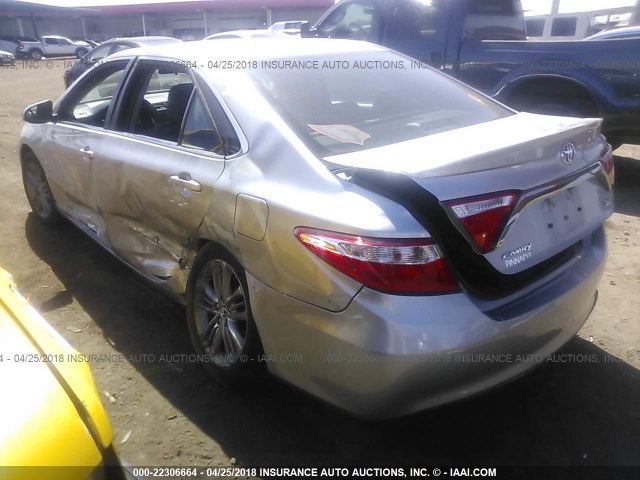 4T1BF1FK8GU516272 - 2016 TOYOTA CAMRY LE/XLE/SE/XSE SILVER photo 3
