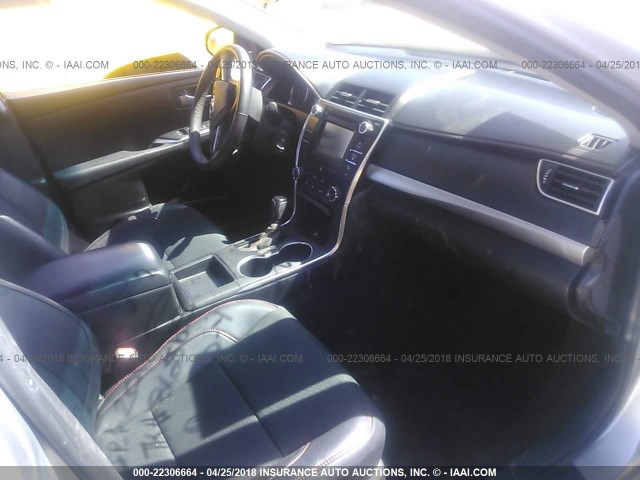 4T1BF1FK8GU516272 - 2016 TOYOTA CAMRY LE/XLE/SE/XSE SILVER photo 5