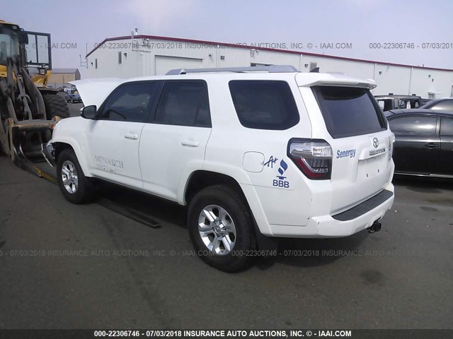 JTEBU5JR2F5215104 - 2015 TOYOTA 4RUNNER SR5/LIMITED/TRAIL/TRD PRO WHITE photo 3