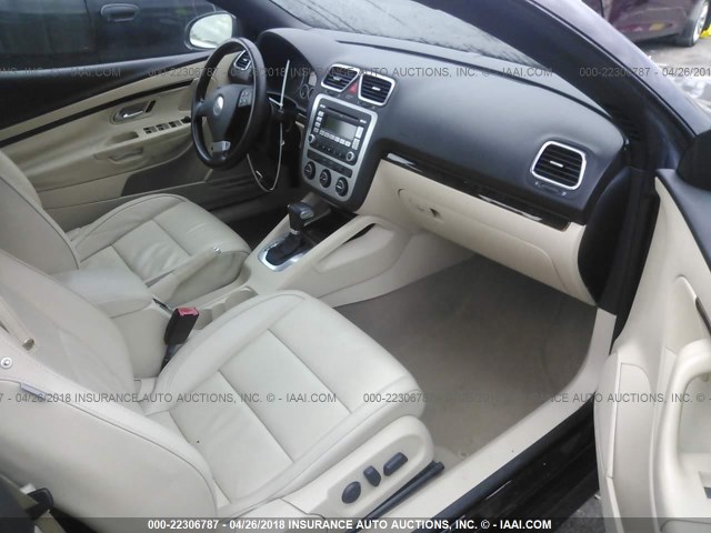WVWFA71F18V050861 - 2008 VOLKSWAGEN EOS LUX 黑色 照片 5