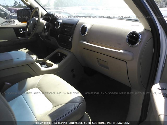 1FMFU18515LB08777 - 2005 FORD EXPEDITION EDDIE BAUER WHITE photo 5