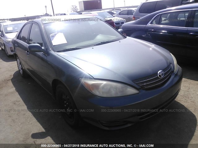 JTDBE32K720068681 - 2002 TOYOTA CAMRY LE/XLE/SE BLUE photo 1