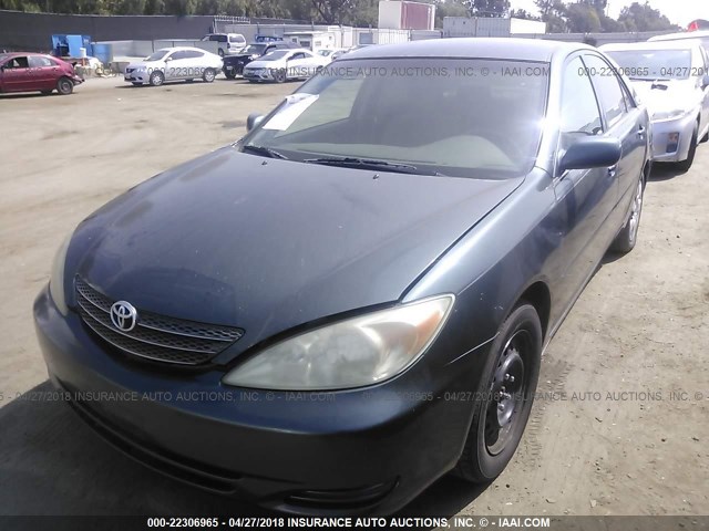 JTDBE32K720068681 - 2002 TOYOTA CAMRY LE/XLE/SE BLUE photo 2