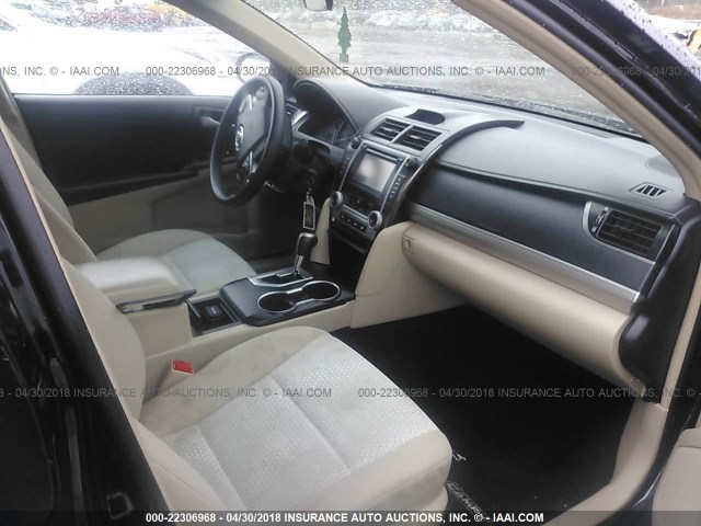 4T4BF1FK5CR180239 - 2012 TOYOTA CAMRY SE/LE/XLE BLACK photo 5