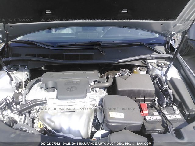 4T1BF1FK4HU302302 - 2017 TOYOTA CAMRY LE/XLE/SE/XSE SILVER photo 10