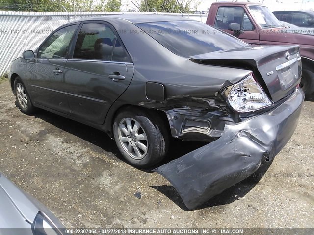 4T1BE30K04U857247 - 2004 TOYOTA CAMRY LE/XLE/SE ნაცრისფერი ფოტო 3