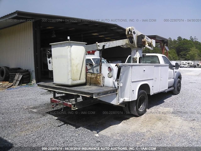 1FDAF56P46EC66651 - 2006 FORD F550 SUPER DUTY WHITE photo 4