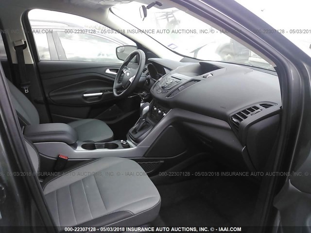 1FMCU0GX3GUB74888 - 2016 FORD ESCAPE SE GRAY photo 5
