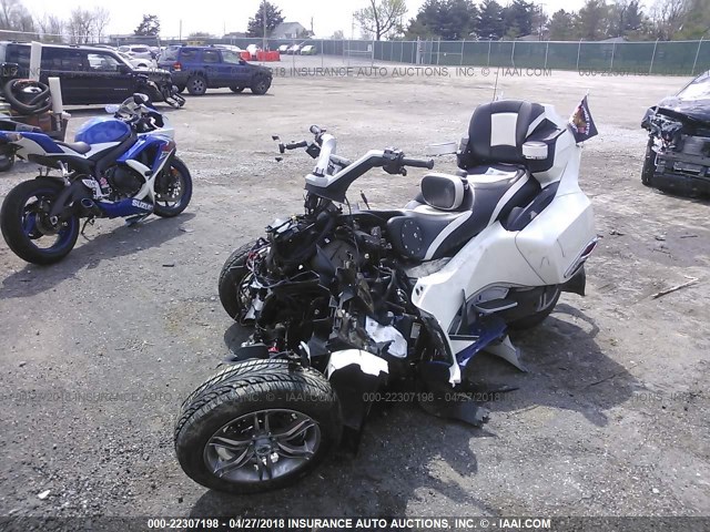 2BXJBDC13BV000908 - 2011 CAN-AM SPYDER ROADSTER RT-LTD WHITE photo 2