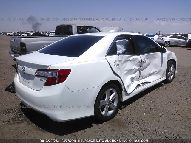 4T1BF1FK3DU707285 - 2013 TOYOTA CAMRY L/SE/LE/XLE 白色 照片 4