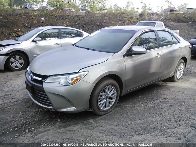 4T4BF1FK6GR561300 - 2016 TOYOTA CAMRY LE/XLE/SE/XSE TAN photo 2