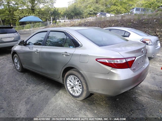 4T4BF1FK6GR561300 - 2016 TOYOTA CAMRY LE/XLE/SE/XSE TAN photo 3