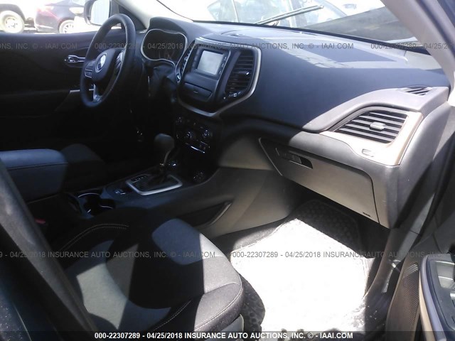1C4PJMCB9JD526492 - 2018 JEEP CHEROKEE LATITUDE Boz foto 5