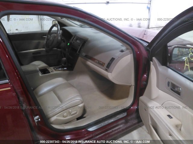 1G6DW677150173106 - 2005 CADILLAC STS RED photo 5