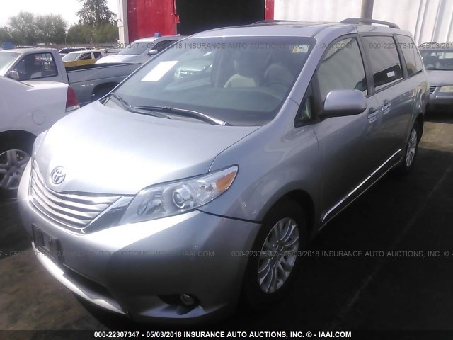 5TDYZ3DCXHS793170 - 2017 TOYOTA SIENNA XLE/LIMITED SILVER photo 2