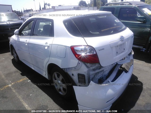 2T1KU4EE9AC304928 - 2010 TOYOTA COROLLA MATRIX  WHITE photo 3