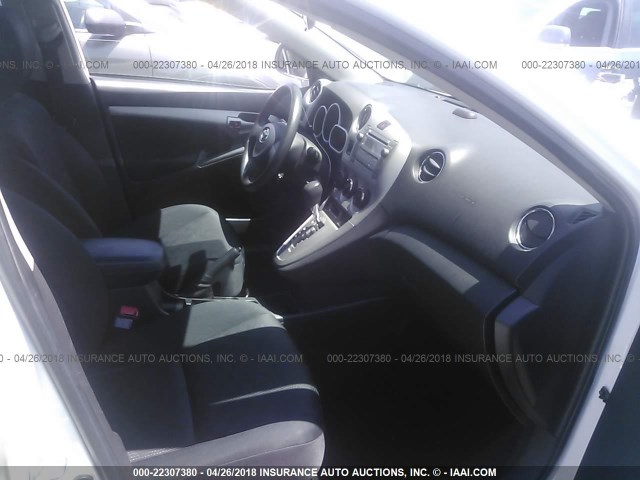 2T1KU4EE9AC304928 - 2010 TOYOTA COROLLA MATRIX  WHITE photo 5
