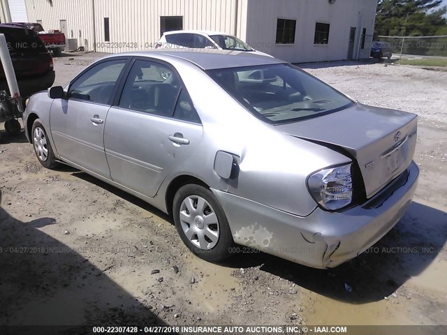 4T1BE32K34U355409 - 2004 TOYOTA CAMRY LE/XLE/SE 银色 照片 3