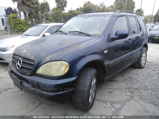 4JGAB72E21A221946 - 2001 MERCEDES-BENZ ML 430 蓝色 照片 2
