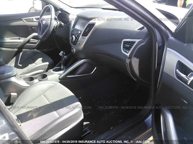 KMHTC6AD5GU279050 - 2016 HYUNDAI VELOSTER GRAY photo 5