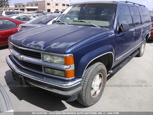 1GNFK16R2WJ351860 - 1998 CHEVROLET SUBURBAN K1500 BLUE photo 2