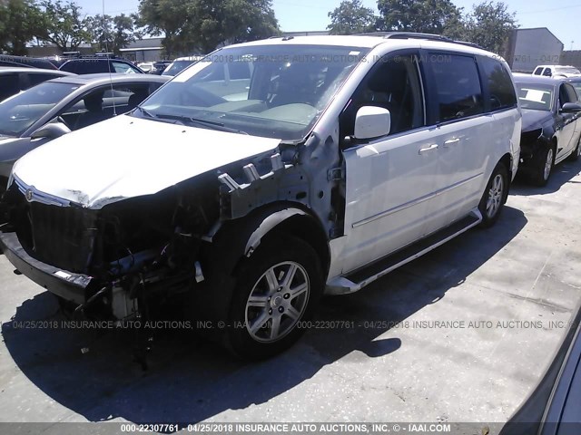 2A4RR5D11AR226756 - 2010 CHRYSLER TOWN & COUNTRY TOURING WHITE photo 2
