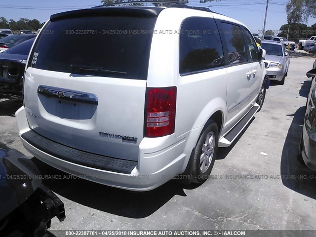 2A4RR5D11AR226756 - 2010 CHRYSLER TOWN & COUNTRY TOURING WHITE photo 4