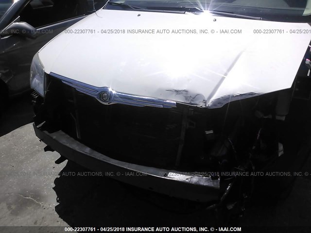 2A4RR5D11AR226756 - 2010 CHRYSLER TOWN & COUNTRY TOURING WHITE photo 6