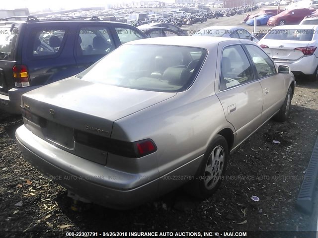 JT2BF28K9W0101936 - 1998 TOYOTA CAMRY LE/XLE ოქროსფერი ფოტო 4