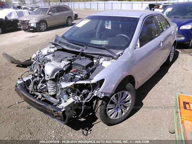 4T1BF1FK9CU134312 - 2012 TOYOTA CAMRY SE/LE/XLE SILVER photo 2