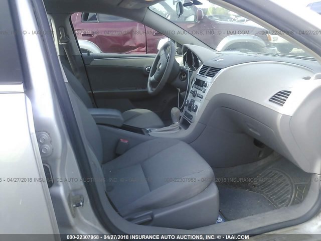 1G1ZG57B19F143629 - 2009 CHEVROLET MALIBU LS 银色 照片 5