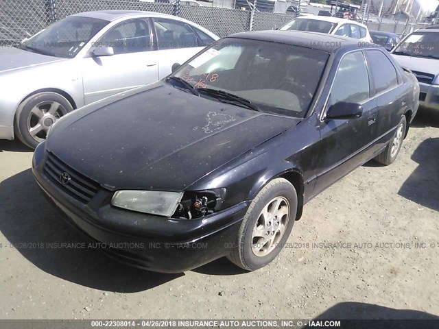 JT2BF28K0X0216099 - 1999 TOYOTA CAMRY LE/XLE BLACK photo 2