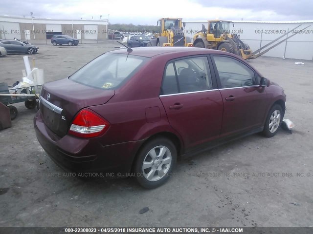 3N1BC11E28L450265 - 2008 NISSAN VERSA S/SL RED photo 4