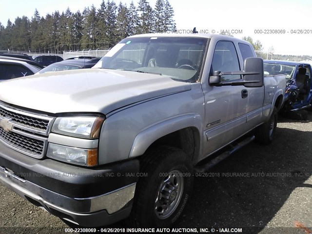 1GCHK29U17E186918 - 2007 CHEVROLET SILVERADO K2500 HEAVY DUTY SILVER photo 2