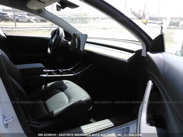 5YJ3E1EA1HF002343 - 2017 TESLA MODEL 3 თეთრი ფოტო 5