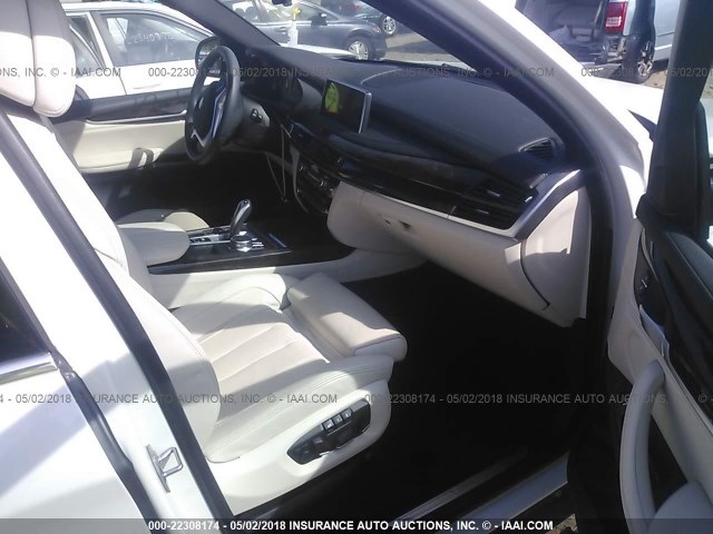 5UXKR0C59H0U50777 - 2017 BMW X5 XDRIVE35I WHITE photo 5