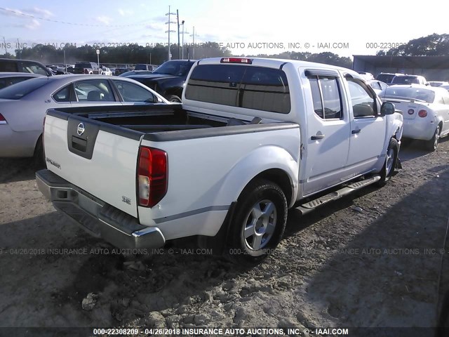 1N6AD07U65C441555 - 2005 NISSAN FRONTIER CREW CAB LE/SE/OFF ROAD WHITE photo 4