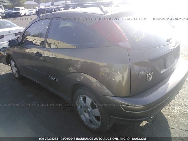 3FAHP3134YR241103 - 2000 FORD FOCUS ZX3 GRAY photo 3