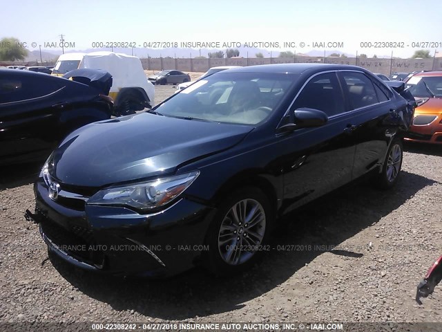 4T1BF1FK6HU752503 - 2017 TOYOTA CAMRY LE/XLE/SE/XSE BLUE photo 2