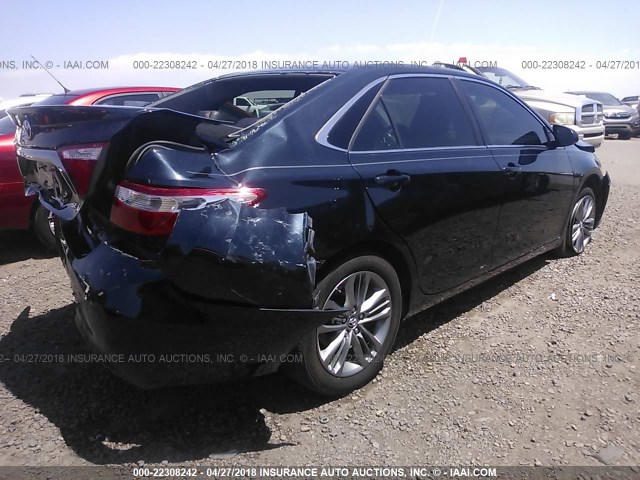 4T1BF1FK6HU752503 - 2017 TOYOTA CAMRY LE/XLE/SE/XSE BLUE photo 4