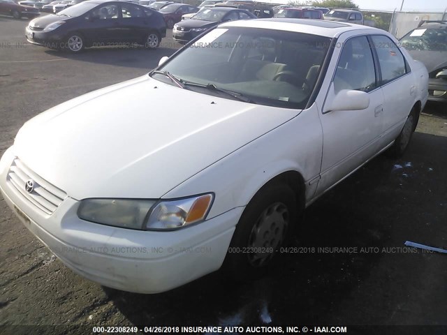 JT2BG22K0W0129744 - 1998 TOYOTA CAMRY CE/LE/XLE 白色 照片 2