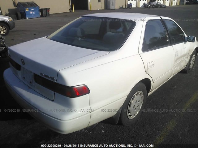 JT2BG22K0W0129744 - 1998 TOYOTA CAMRY CE/LE/XLE 白色 照片 4